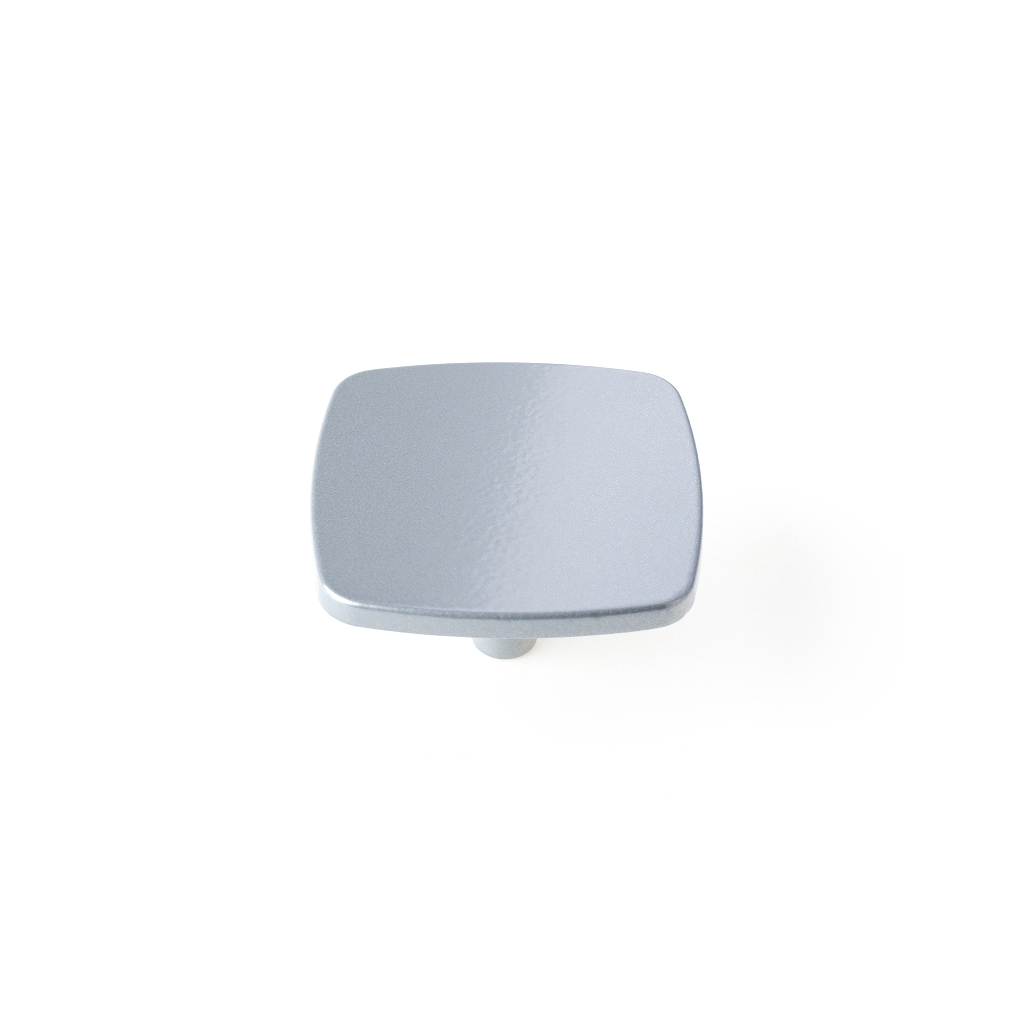 Bouton de meuble | Style contemporain | Fabriqué en Zamac | Finition aluminium | Mesures 42*42*23mm | Système de fixation vissé | Comprend des vis M4 | 1 unité
