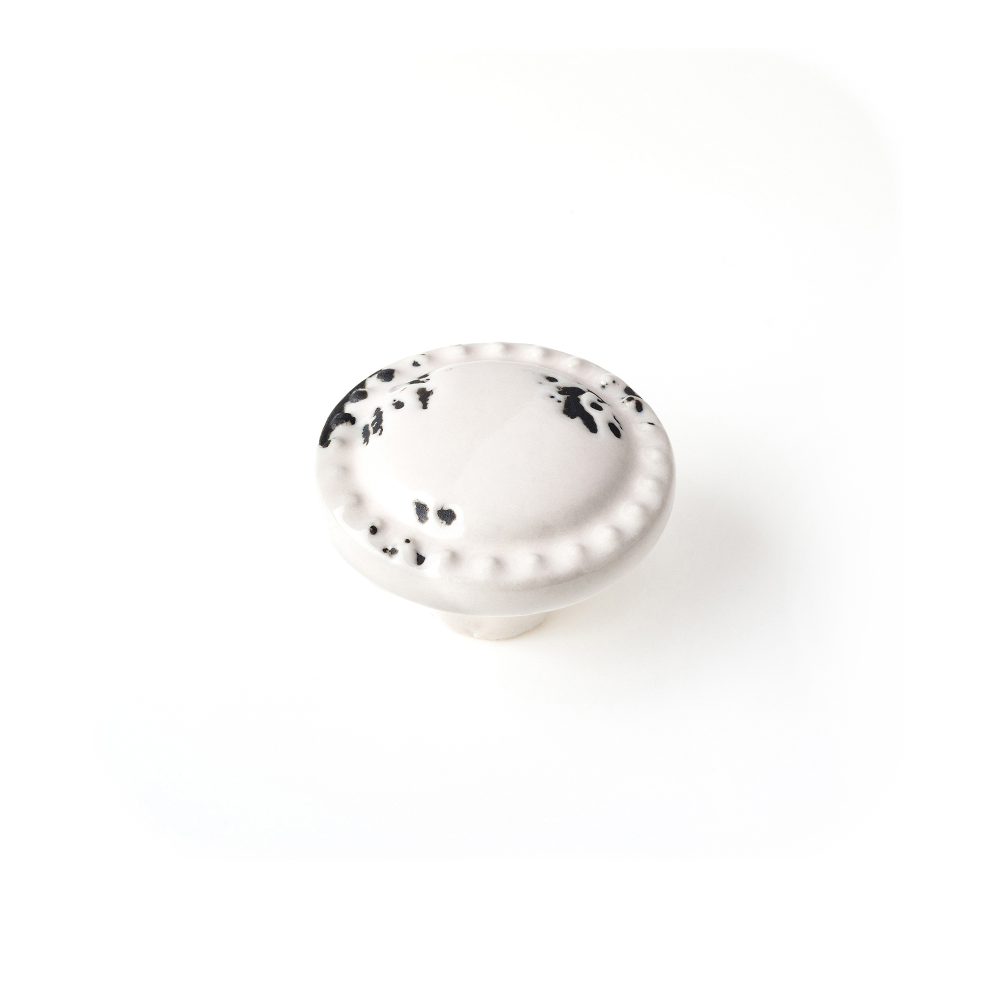 Pomo para Mueble | Estilo Decorativo | Fabricado en Porcelana | Acabado en Crema | Medidas 39*39*25 mm | Sistema de Fijación | Incluye Tornillos M4 | 1 Unidad