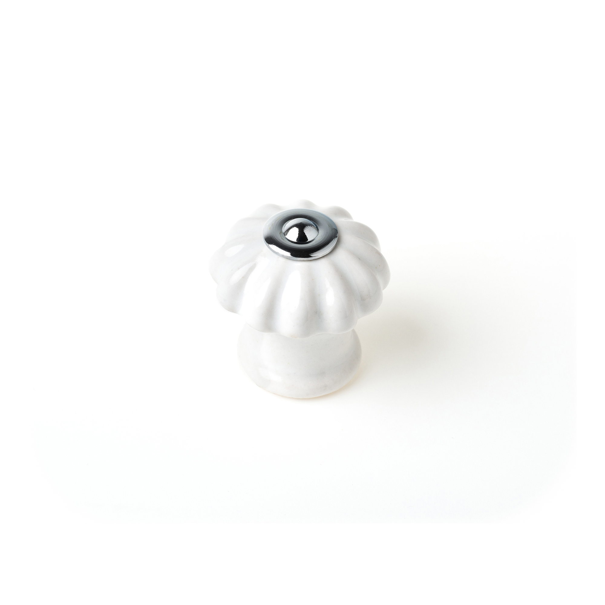 Bouton de meuble | Style décoratif | En Porcelaine - Acier | Finition blanche | Dimensions 28*28*27mm | Système de fixation vissé | Comprend des vis M4 | 4 unités