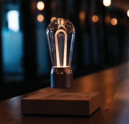 Lámpara de mesa con bombilla flotante, homenaje a Nikola Tesla de Flyte