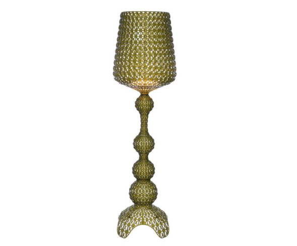 La lámpara de pie Kabuki es un diseño de Ferrucio Laviani para la marca italiana Kartell.
