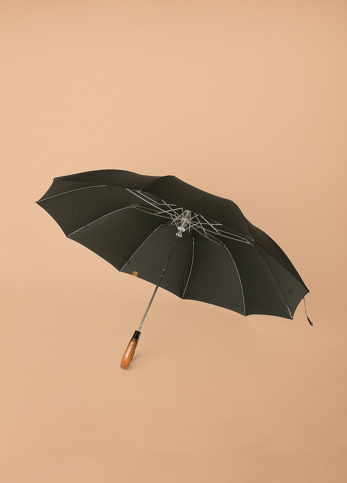 Paraguas FUREST COLECCIÓN plegable negro con puño de madera. - Ítem5