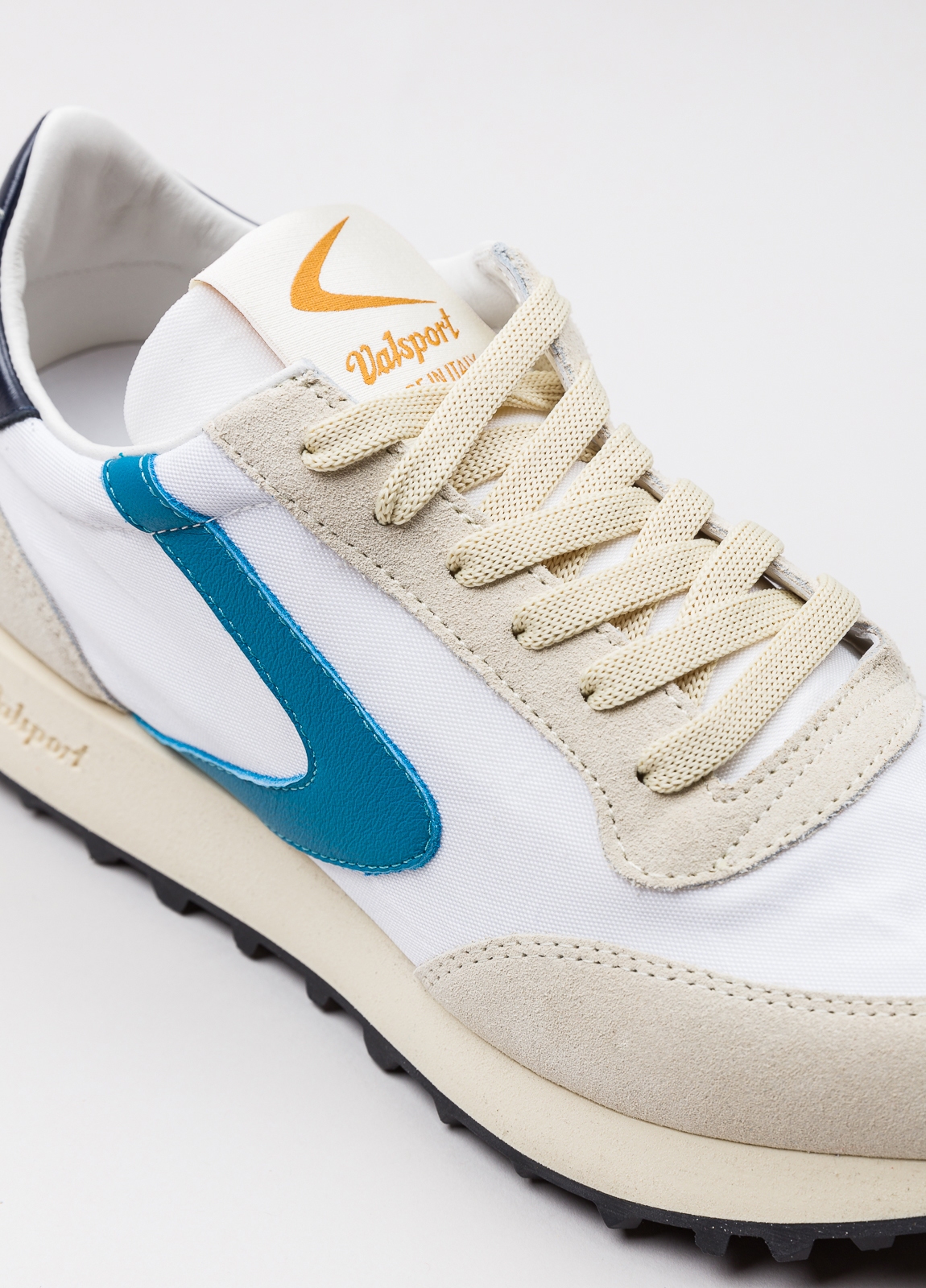 Sneakers VALSPORT blanca y beige con detalles azul y negro - Ítem5
