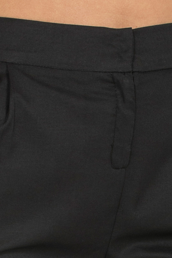 Pantalon negro de mujer con dobladillo. Pantalones de señora con