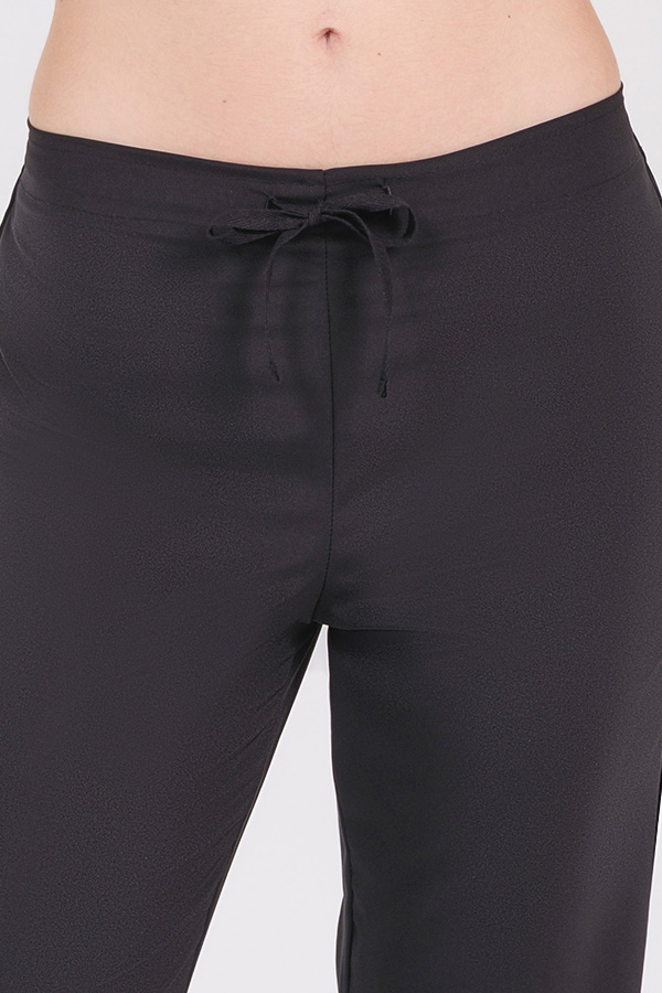 Pantalón negro elástico acampanado 2