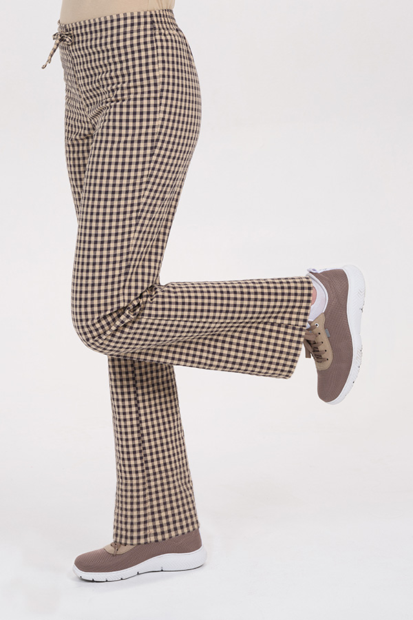 Pantalón cuadro marrón acampanado 1