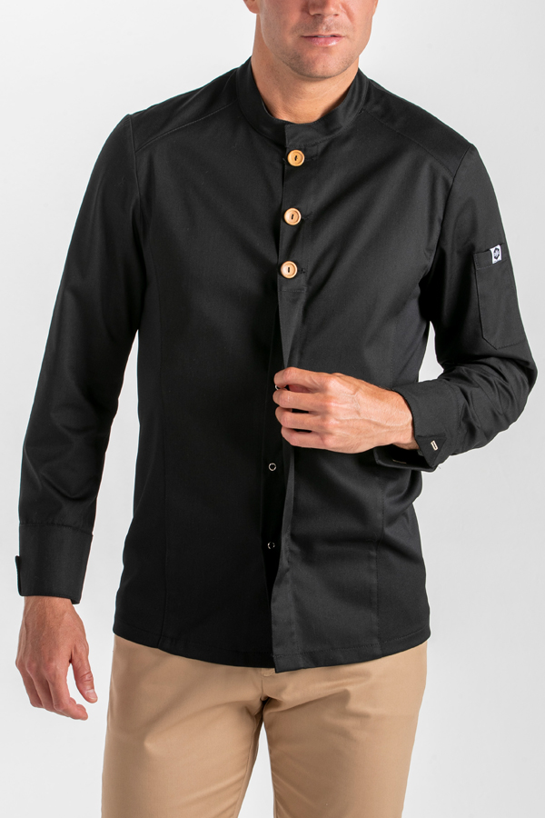 Chaqueta negra hosteleria botón madera 2
