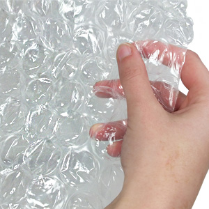 como embalar con plastico de burbuja