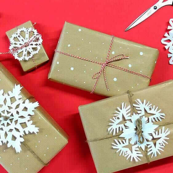 Cómo envolver regalos con papel kraft - Boxor