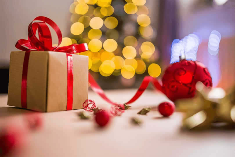 Cómo envolver regalos con Papel Kraft para Navidad