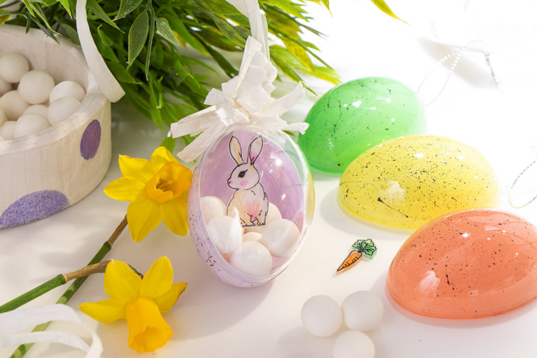 ¿Conocéis el juego de buscar huevos de Pascua? Es muy divertido y fomenta tanto el ámbito artístico como lúdico deportivo