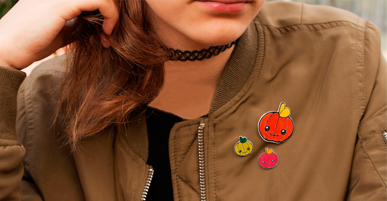 Cómo crear un pin calabaza para Halloween con plástico mágico imprimible