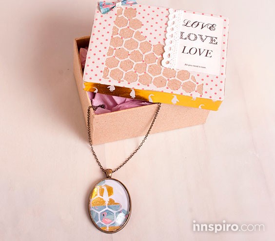 Camafeo pin-up en cajita