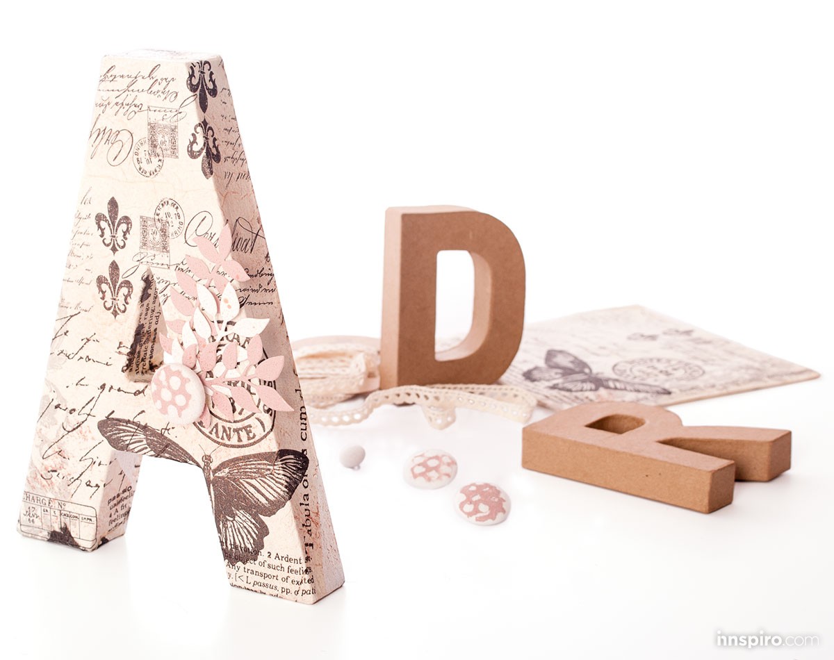 Letras y números de papel maché