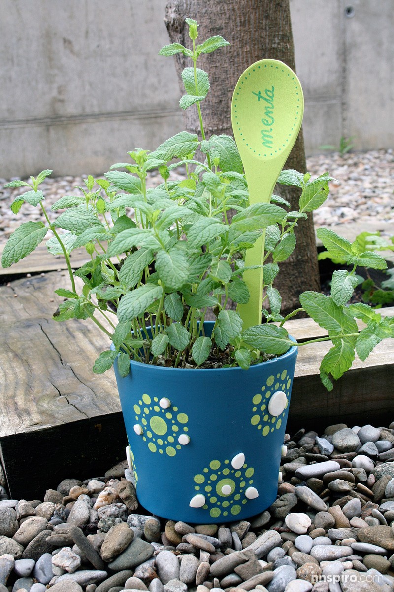 Decora los tiestos de tu jardín aromático
