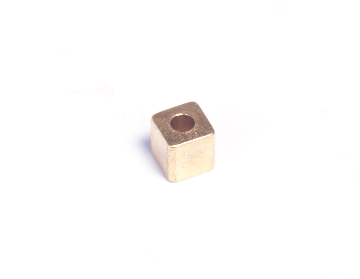 A12034 12034 Perle laiton cube dore Innspiro
