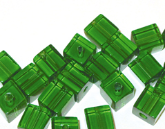 14402 B14402 Z14402 14422 B14422 Z14422 14442 Z14442 Perle de verre cube transparent vert fonce Innspiro - Article