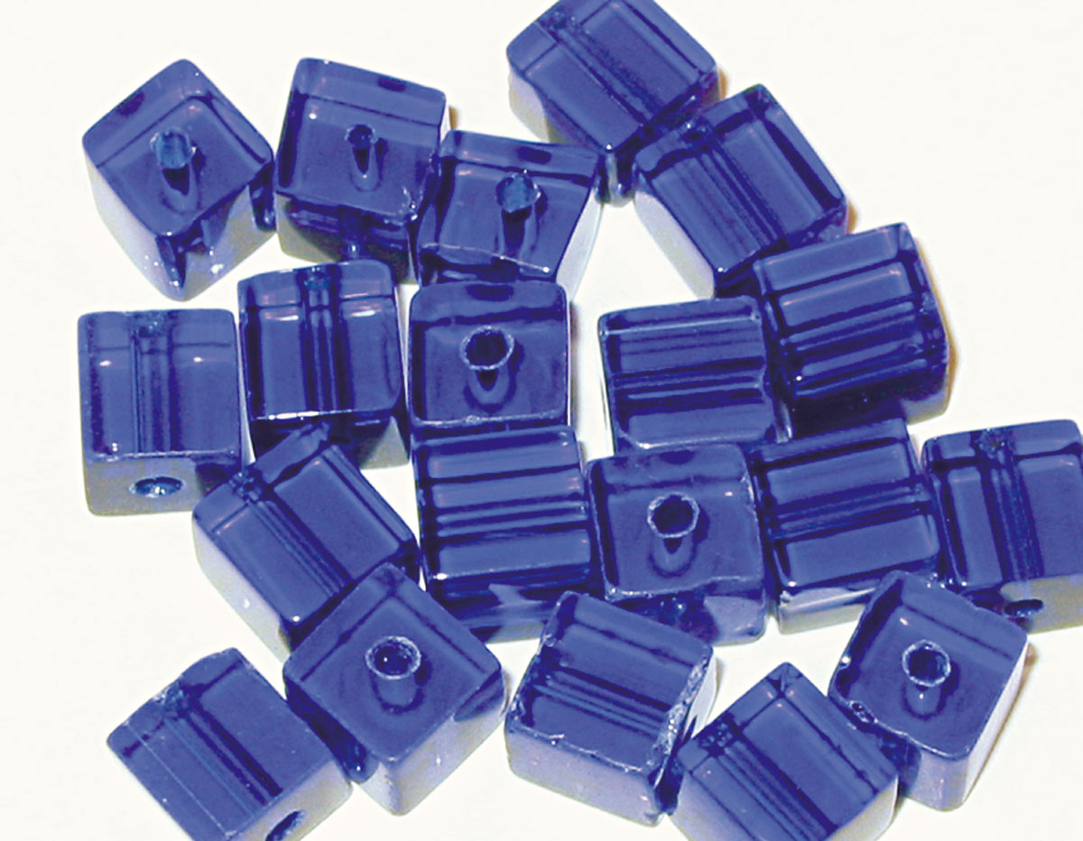 14404 B14404 Z14404 14424 B14424 Z14424 14444 Z14444 Perle de verre cube transparent bleu fonce Innspiro