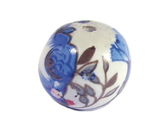 Z213557 213557 Cuenta ceramica bola decorada blanca con flor azul Innspiro - Ítem