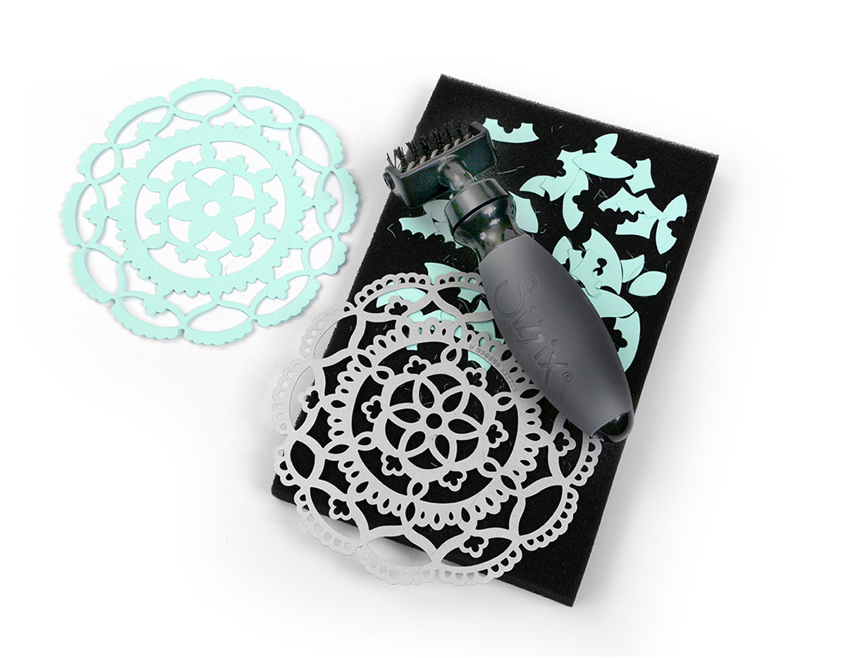 E660513 Set cepillo y alfombrilla para quitar exceso papel troqueles finos Sizzix