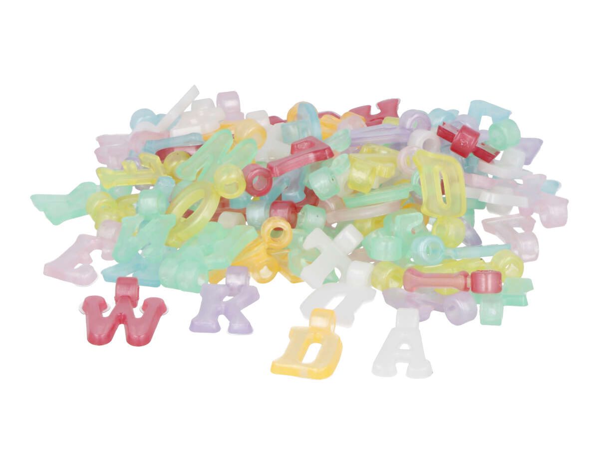 E6803 Perles de lettres en pendentif en plastique multicolore nacre 500u aprox 17mm trou 2 5mm Innspiro