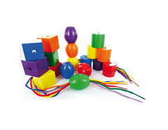 E7435 Cuentas de plastico mix de formas y colores 4cm 48u y 6 cordones Innspiro - Ítem