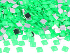 Z2150809 Gemas decorativas acrilicas cuadrado verde fluor 8x8mm 2000u Aprox Innspiro - Ítem