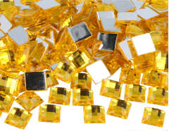 Z2151203 Gemas decorativas acrilicas cuadrado amarillo 12x12mm 500u Aprox Innspiro - Ítem