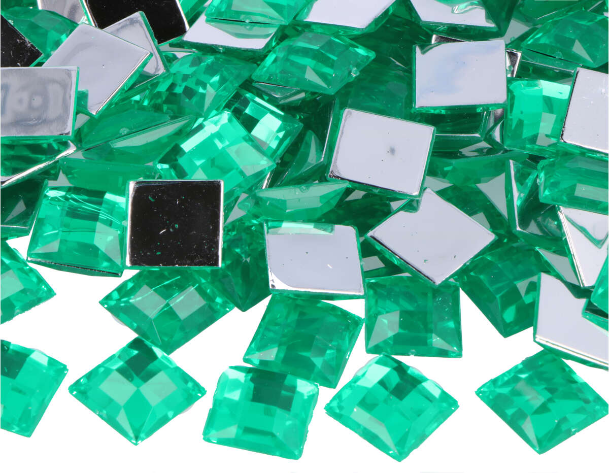 Z2151605 Gemas decorativas acrilicas cuadrado verde 16x16mm 500u Aprox Innspiro