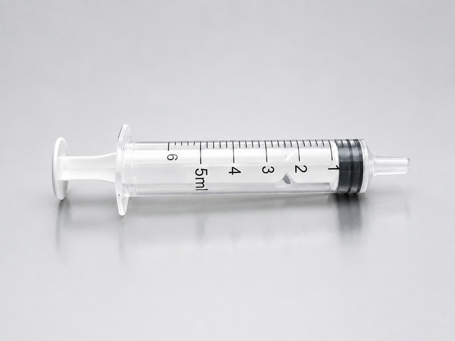 Jeringa tres cuerpos Shalix 5 ml caja 100 unidades para uso médico y veterinario