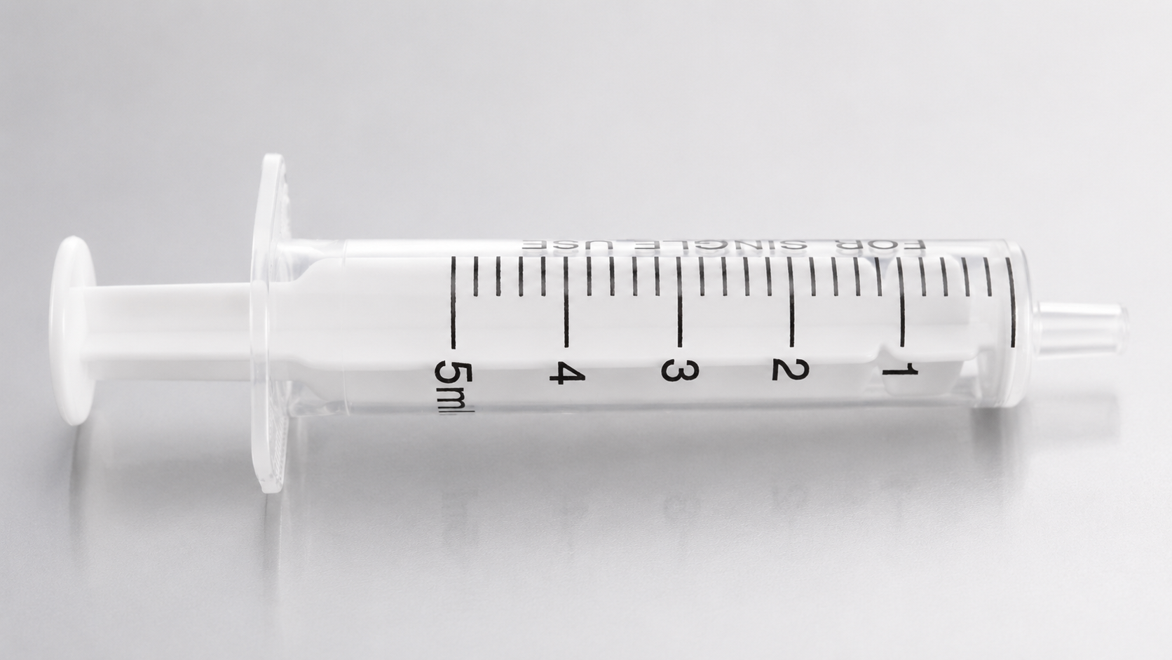 Jeringa desechable dos cuerpos 5 ml caja 100 unidades para uso médico y veterinario
