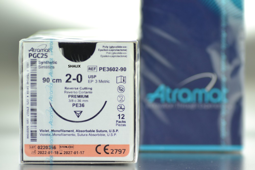 PGC25 2/0 Ag Triangular 3/8 de círculo, 36 mm Hebra 90 cm- Violeta (12uds)