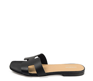 Ref. 5387 Sandalia plana piel negra con pala en forma de H. Plantilla de  piel.