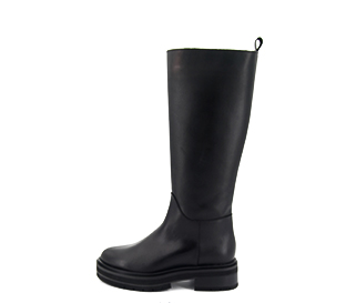 Ref. 6497 Bota piel negra con cremallera interior. Tacón 4.5 cm y plataforma delantera de 3.5 cm. Altura de la caña 35 cm.