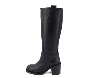 Ref. 5232 Bota piel negra con cremallera interior y tiradores. Altura tacón 7.5 cm y plataforma de 1.5 cm. Altura de caña 35 cm.